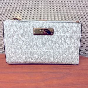 Michael Kors wristlet